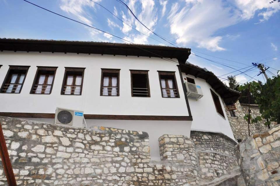 Hava Baci Appartement Berat Buitenkant foto