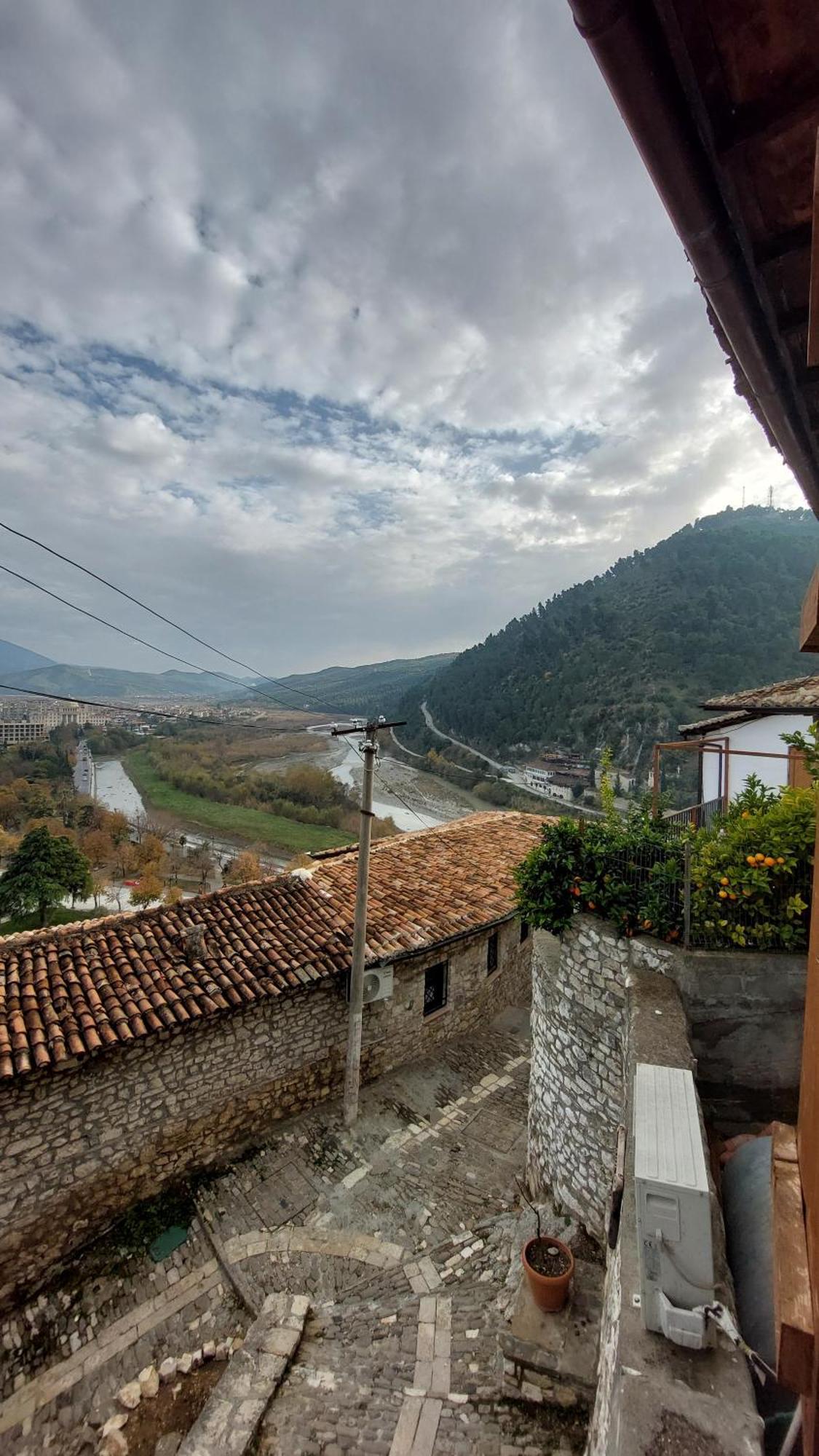Hava Baci Appartement Berat Buitenkant foto