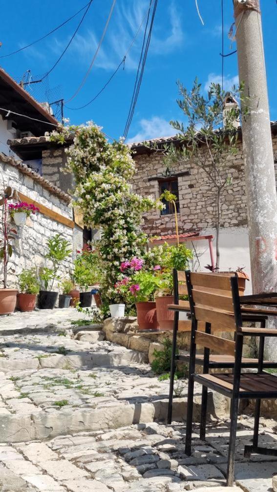 Hava Baci Appartement Berat Buitenkant foto